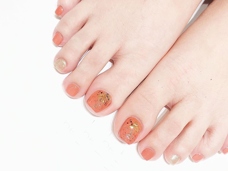 Mẫu nail màu cam đất trendy mang gam màu dịu nhẹ