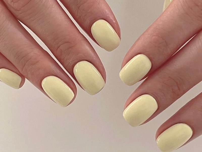 Mẫu nail màu vàng sữa