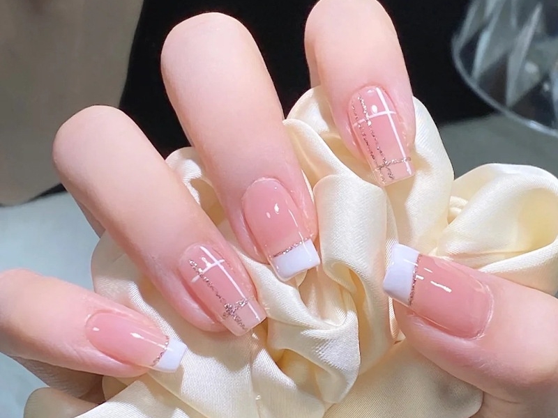 Kiểu nail hồng trắng